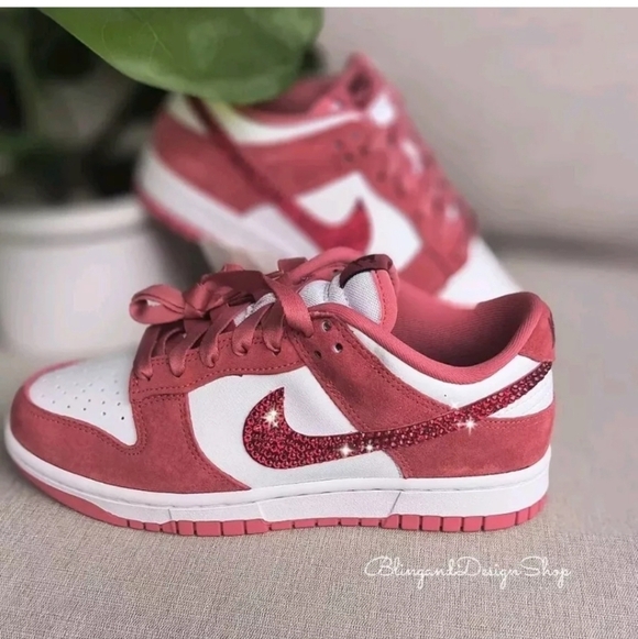 Bling Nike Dunk Low Valentines Day 2024 Pink Sneakers custom with Red Crystals - Picture 2 of 10